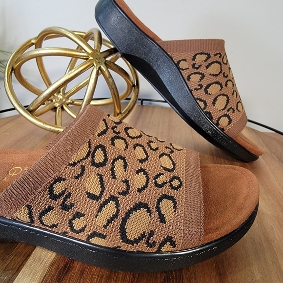 Traq by Alegria Leopard Knit Slide Sandals Comfy Size 36 - Picture 3 of 16